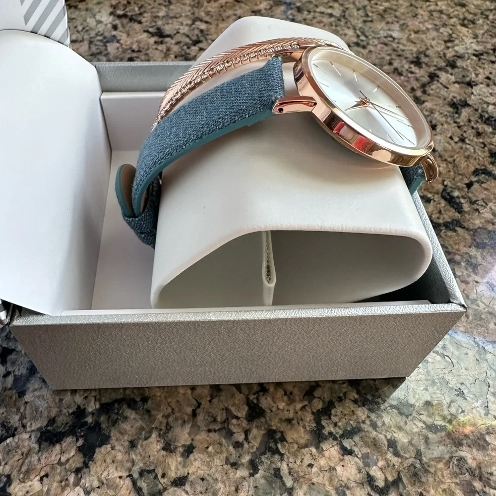 New in box Women's Gold-Tone Denim Strap Watch Set 36.8mm